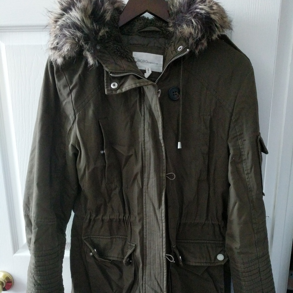 Faux fur hood, cotton padded jacket.